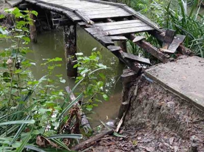 মোড়েলগঞ্জে প্রতিবেশীকে শায়েস্তা করতে পোল ভেঙ্গে ফেলল প্রতিপক্ষরা মোড়েলগঞ্জে প্রতিবেশীকে শায়েস্তা করতে পোল ভেঙ্গে ফেলল প্রতিপক্ষরা